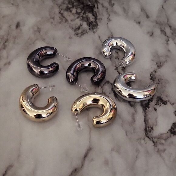 Unique and Lightweight C-Shaped Hoop Earrings - Picture 5 of 10